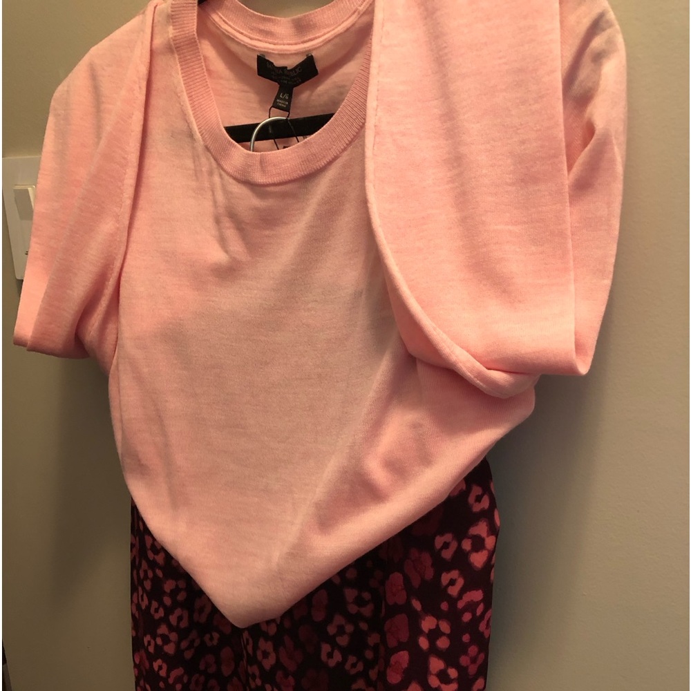 Banana Republic Ladies Sweater - Pink 100% Merino Wool Crew Neck in Size Large.